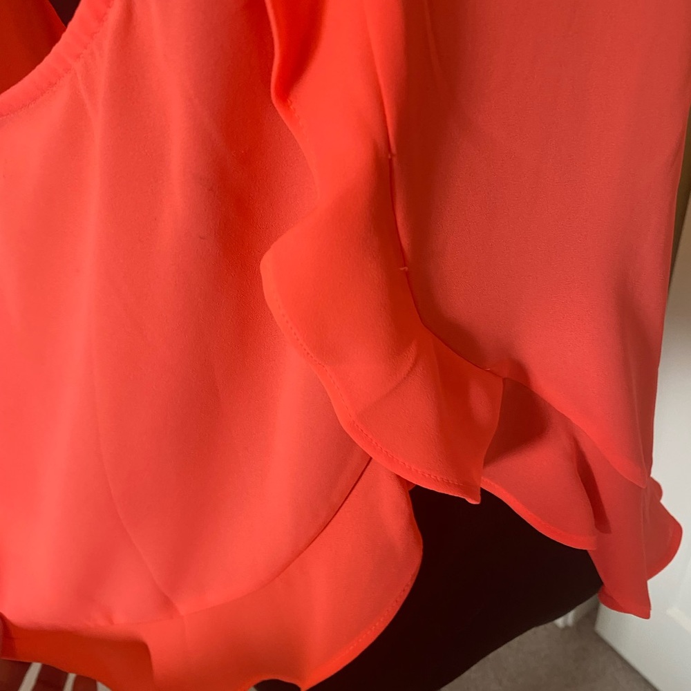 LUSH Ruffle Trim Asymmetrical Top Size Medium - Picture 4 of 6